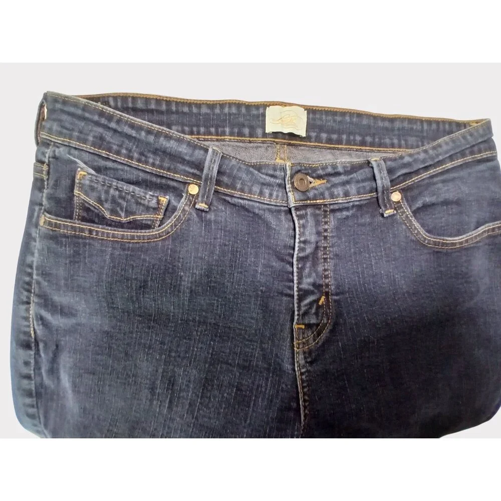 Levis Womens Denim Blue Jean Stretch Shorts Size 16 Flap Back Pockets Bermuda - Picture 2 of 15